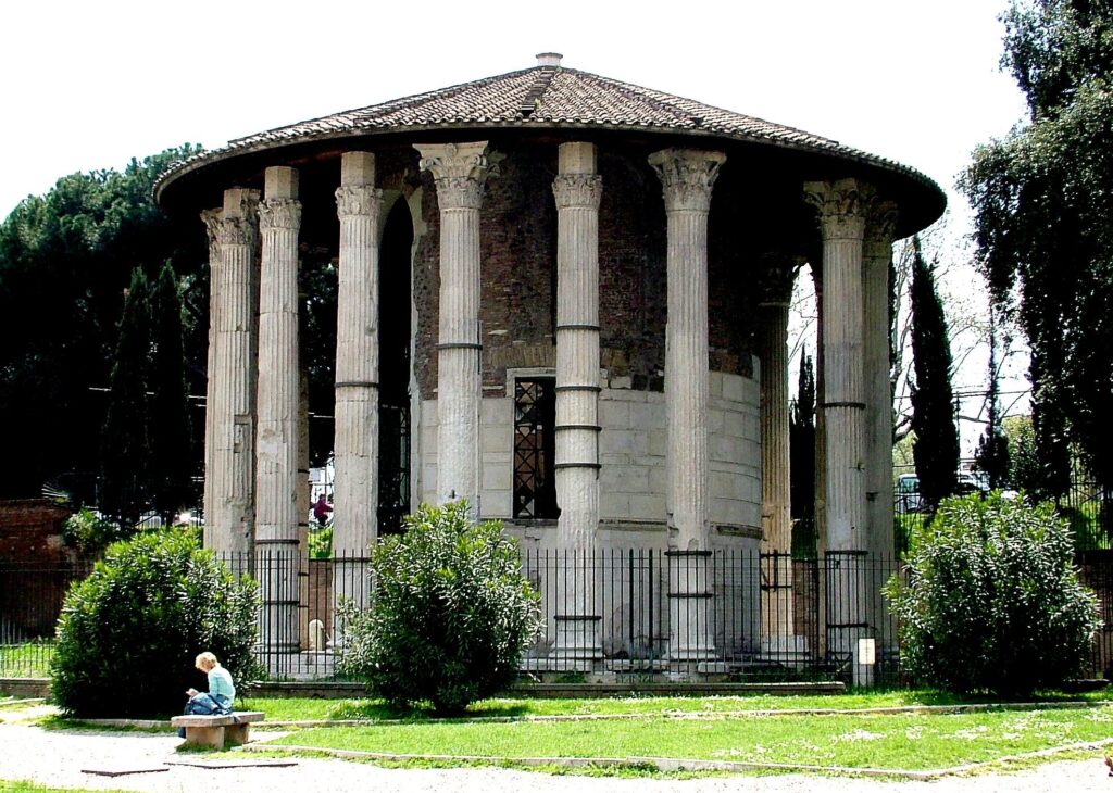 古代ローマ　円形神殿　集中式