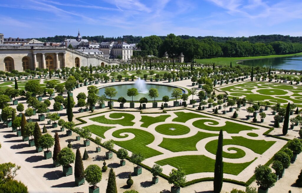 ヴェルサイユ宮殿　庭園　噴水
