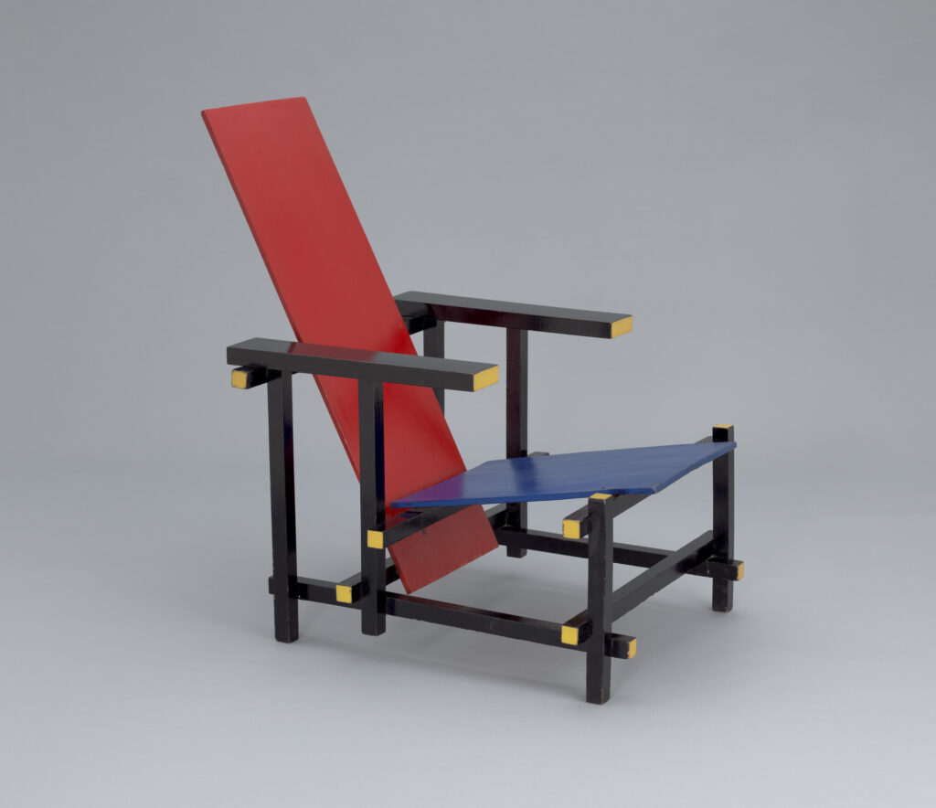 赤と青の椅子　Red and Blue chair